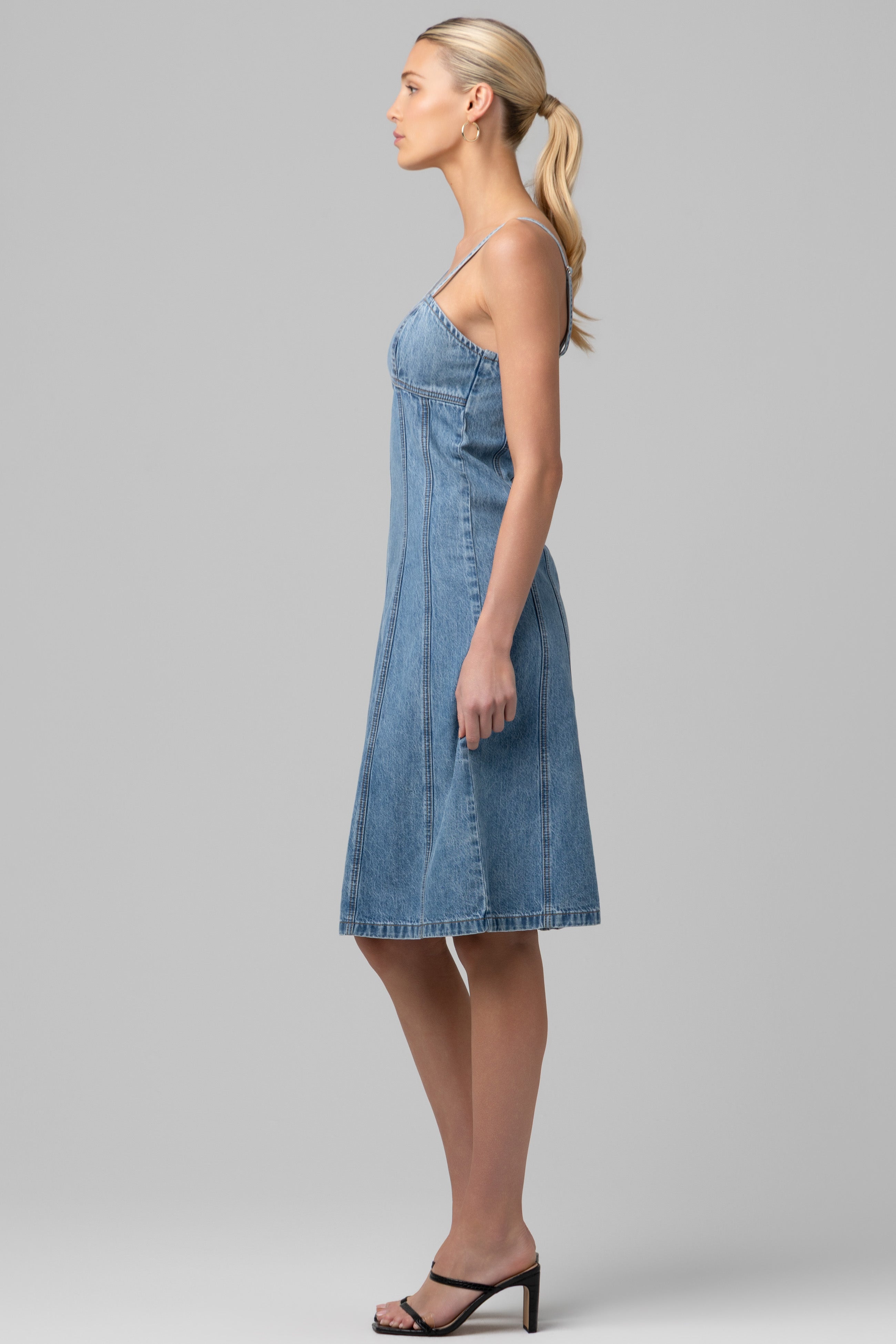 BEHIND THE SCENES DRESS - 43SO7334_BEHIND_THE_SCENES_0568.jpg