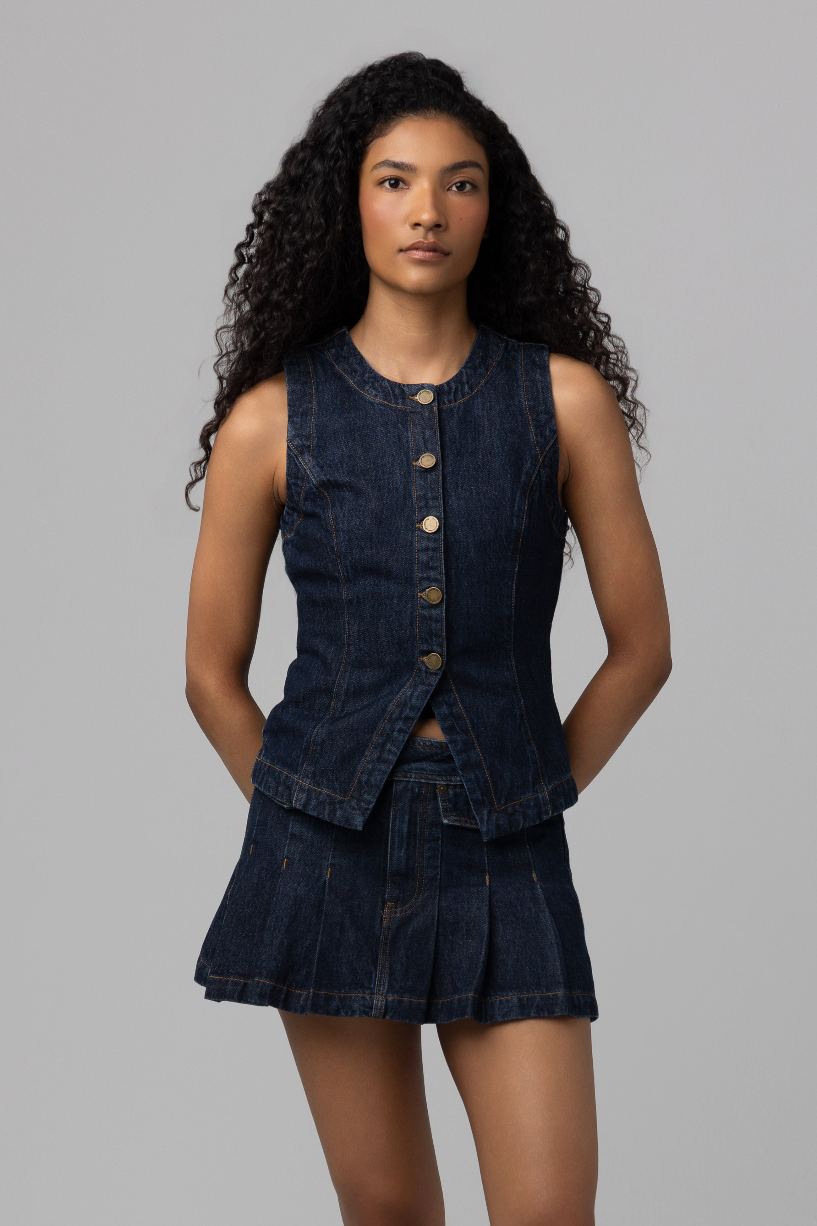 OUT AND ABOUT VEST - 93CH4688_Out_and_About_0181.jpg